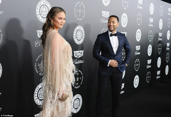 Christine Teigen pic #1028587