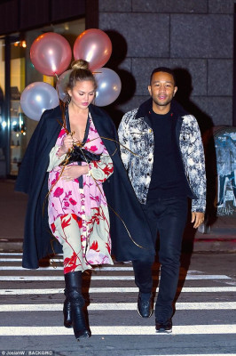 Christine Teigen pic #1021909