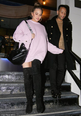 Christine Teigen pic #1022872