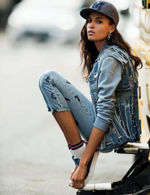 Cindy Bruna – Elle Italy February 2018