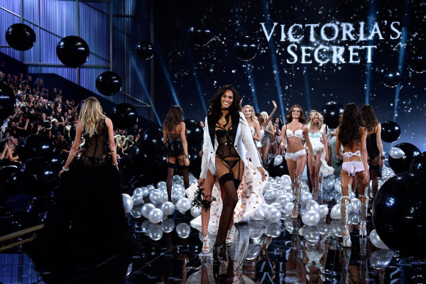 Cindy Bruna pic #781510
