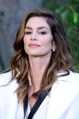 Cindy Crawford – Chanel Fashion Show, PFW in Paris