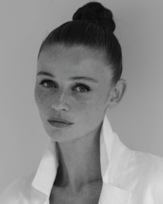Cintia Dicker by Claudio BELIZARIO