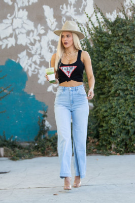 C.J. Perry Street Style 12/02/2019