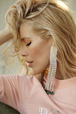 Claudia Schiffer – ICONist Magazine June 2018