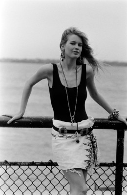 Claudia Schiffer for DKNY Resort 1990 Sportswear Advance