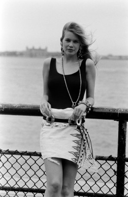 Claudia Schiffer for DKNY Resort 1990 Sportswear Advance
