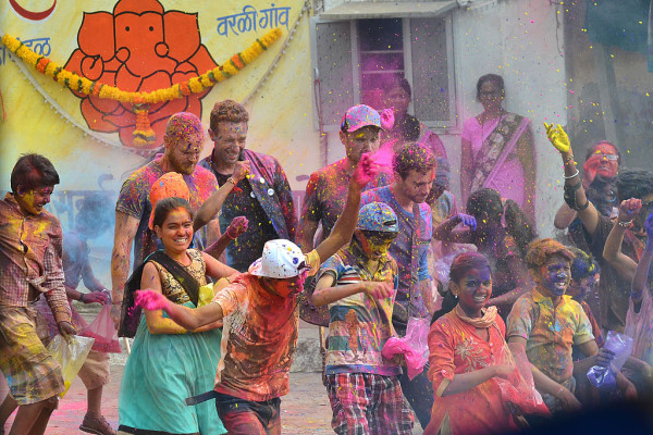 Coldplay - Music Video Hymn For The Weekend (2016) - On Set in Mumbai