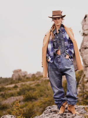 Constance Jablonski ~ Elle Italia N.36 by Francis Rotger
