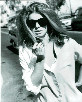 Cordula Reyer ~ VOGUE Italia January 1990 by Patrick Demarchelier
