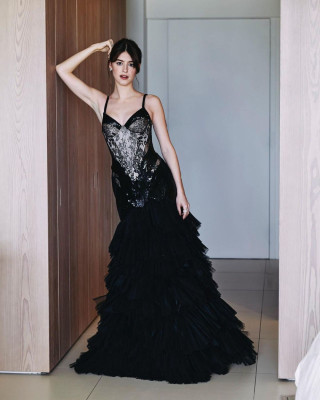 Daisy Edgar-Jones - Golden Globes Photo Shoot (January 2023)