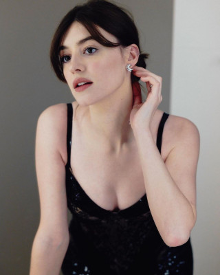 Daisy Edgar-Jones - Golden Globes Photo Shoot (January 2023)