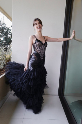 Daisy Edgar-Jones - Golden Globes Photo Shoot (January 2023)