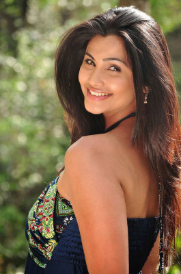 Daisy Shah pic #1071159
