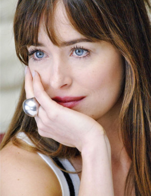 Dakota Johnson – Psychologies Russia January 2019