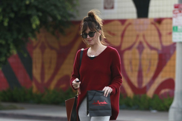 Dakota Johnson Street Style 11/27/2018