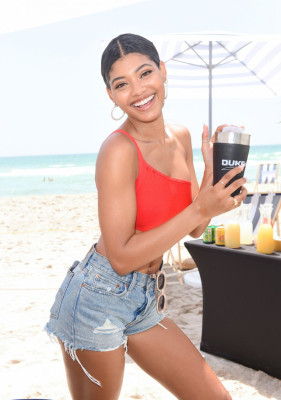 Danielle Herrington – SI Mix Off At The Model Mixology Competition in Miami Beac