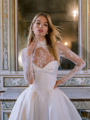Daphne Groeneveld for Monique Lhuillier Fall 2025 Bridal