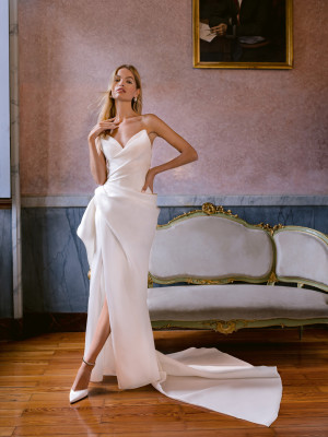 Daphne Groeneveld for Monique Lhuillier Fall 2025 Bridal