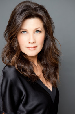 Daphne Zuniga pic #676735