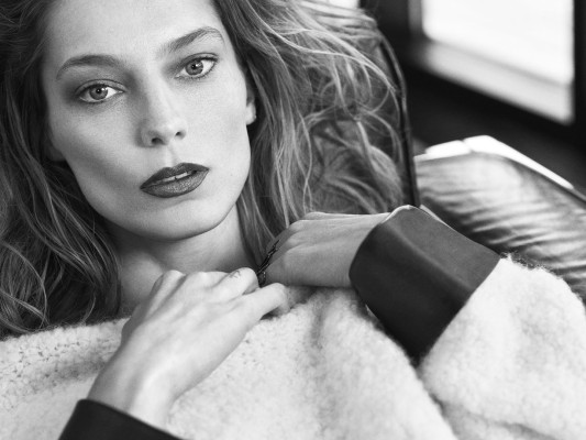 Daria Werbowy - photoshoot in Air France for Madame Figaro