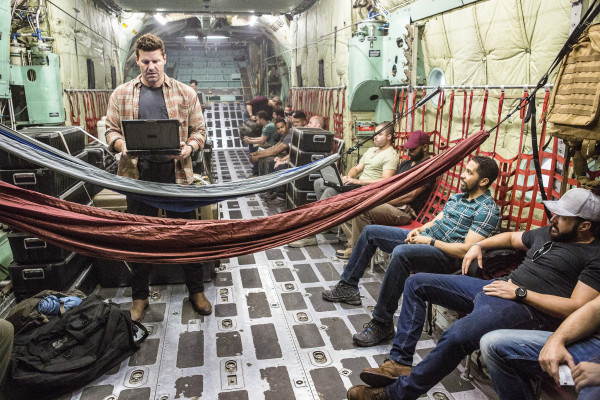 David Boreanaz - Seal Team (2017) 1x01 &#039;Tip Of The Spear&#039;