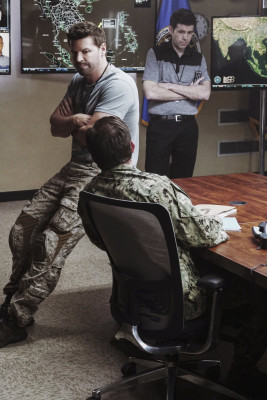 David Boreanaz - Seal Team (2017) 1x03 &#039;Boarding Party&#039;