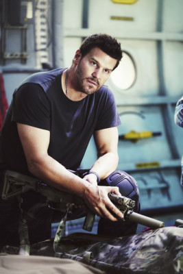 David Boreanaz - Seal Team (2017) 1x03 &#039;Boarding Party&#039;