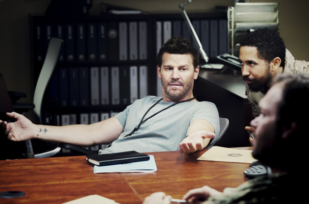 David Boreanaz - Seal Team (2017) 1x03 &#039;Boarding Party&#039;