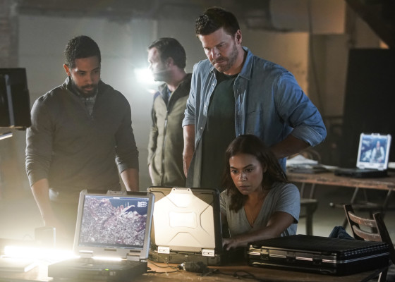 David Boreanaz - Seal Team (2017) 1x04 &#039;Ghosts Of Christmas Future&#039;