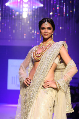 Deepika Padukone pic #327420
