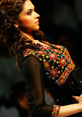 photo 12 in Deepika Padukone gallery [id575315] 2012-11-03 00:00:00