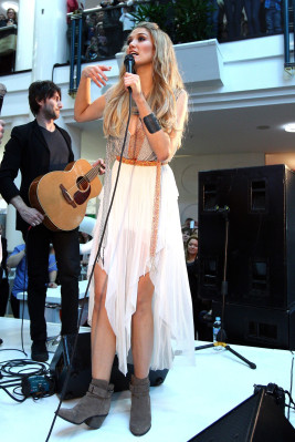 Delta Goodrem pic #499873