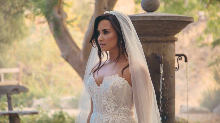 Demi Lovato - Music Video Tell Me You Love Me (2017)