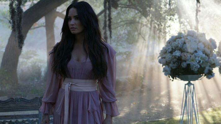Demi Lovato - Music Video Tell Me You Love Me (2017)
