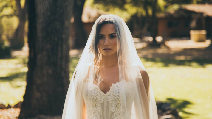 Demi Lovato - Music Video Tell Me You Love Me (2017)