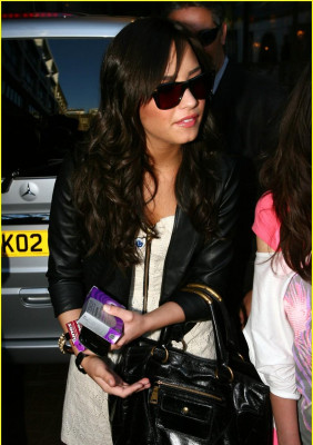 photo 18 in Demi Lovato gallery [id346103] 2011-01-24 00:00:00