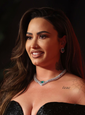 Demi Lovato – Vanity Fair Oscar Party in Beverly Hills