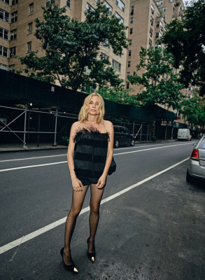 Diane Kruger by Mattew Sprout for Elle Canada (Dec 2021/Jan 2022)