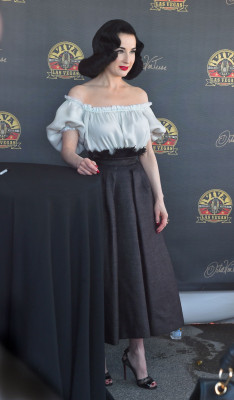 Dita Von Teese – Viva Las Vegas Rockabilly Car Show 2017