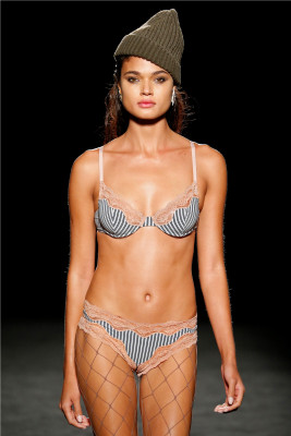 Daniela Braga pic #1004033