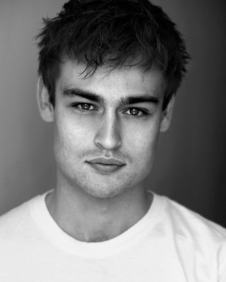 Douglas Booth pic #931370