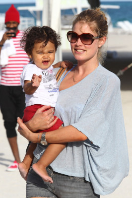 photo 4 in Doutzen Kroes gallery [id466153] 2012-02-19 00:00:00