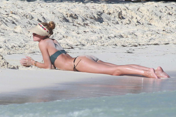 Doutzen Kroes in Bikini in Cancun