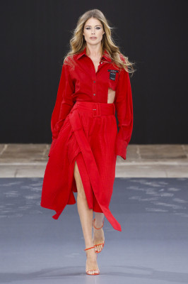 Doutzen Kroes - Le Defile L’Oreal Paris Show in Paris