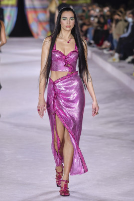 Dua Lipa - Versace Fashion Show at Milan Fashion Week 09/25/2021