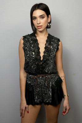 Dua Lipa – Ellie Goulding for Streets of London Fundraiser Charity Concert