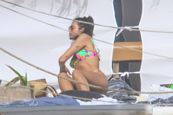 Dua Lipa is seen in Tulum, Mexico | 01.01.2021