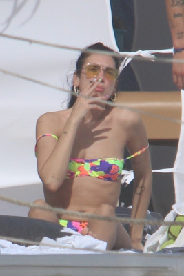 Dua Lipa is seen in Tulum, Mexico | 01.01.2021