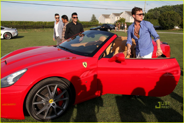 photo 11 in Ed Westwick gallery [id570526] 2012-10-14 00:00:00